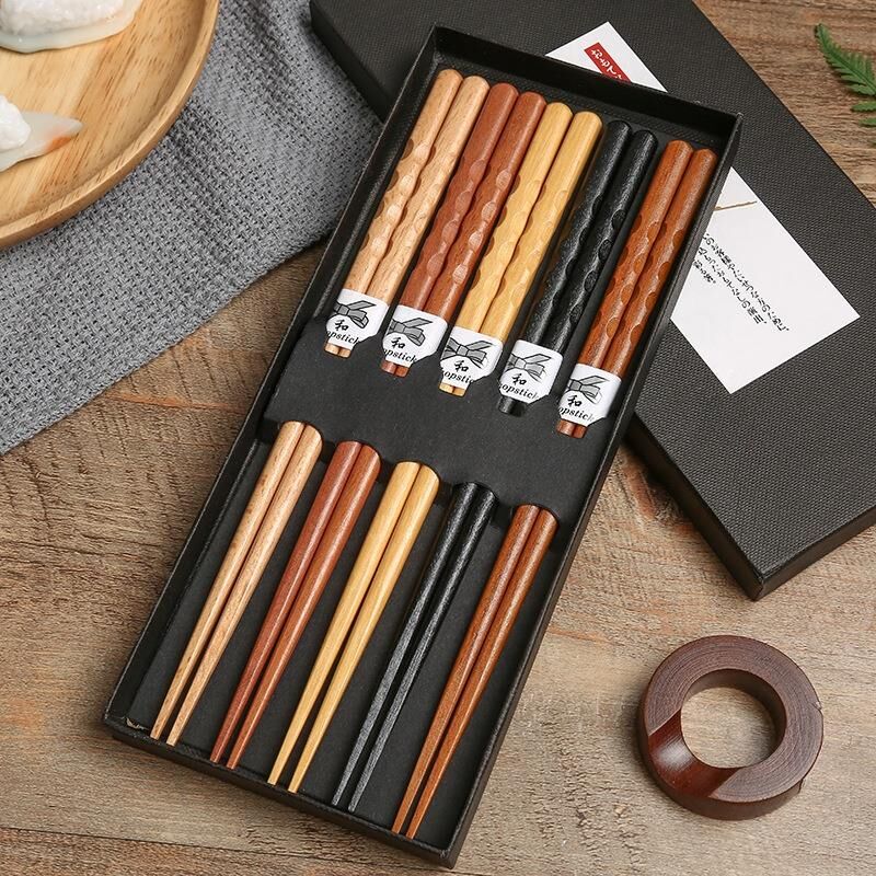 Valkyrie 5 Çift Doğal Ahşap Japon Yemek Çubuğu Seti 22,4 cm Kaymaz El Oyması Kutulu Chopstick Seti