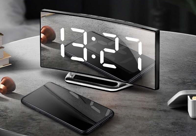 Valkyrie Alarmlı LED Dereceli Curved Dijital Masa Saati